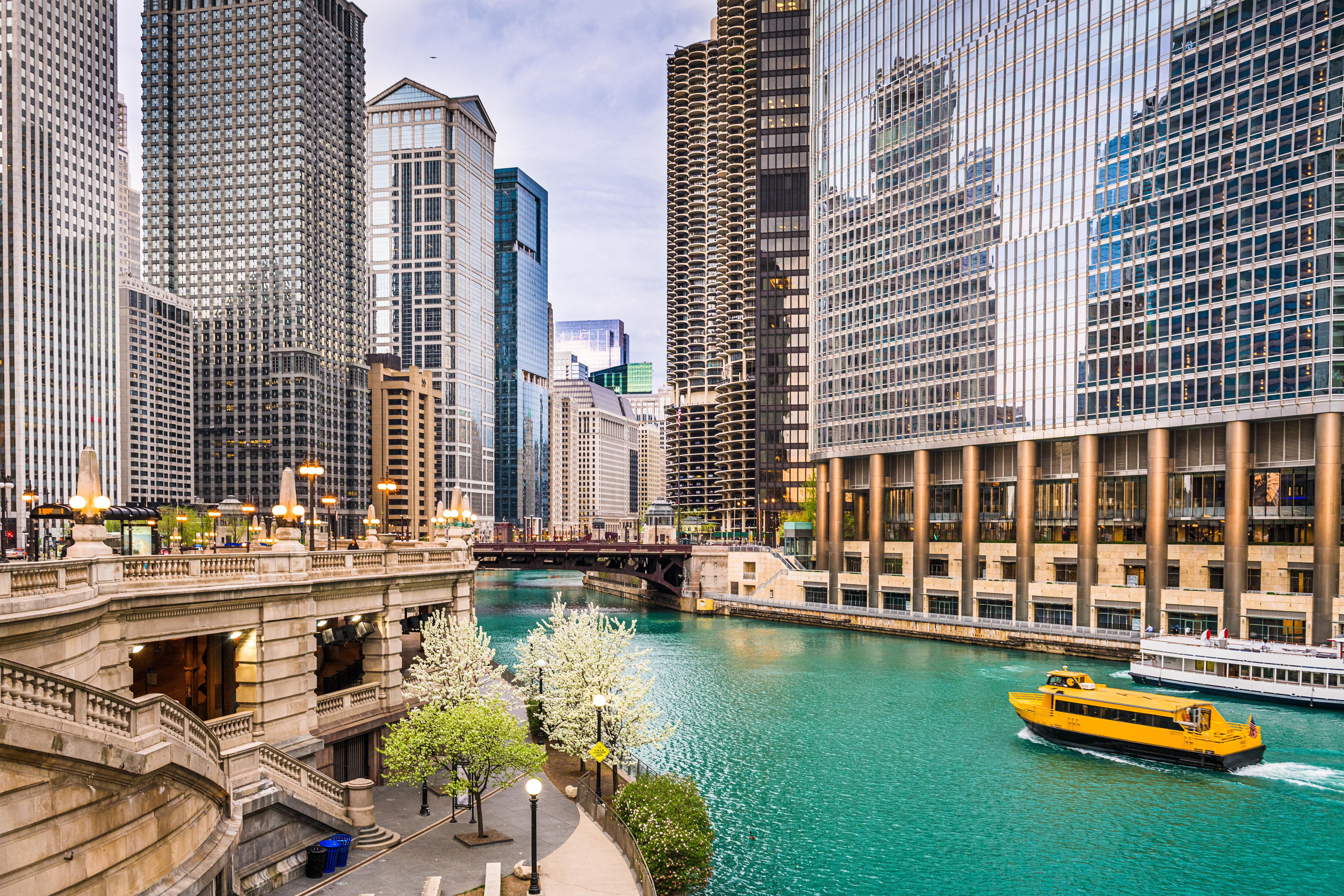 Closing image alt text: Recruitment professionals working in Chicago’s executive search and staffing market
